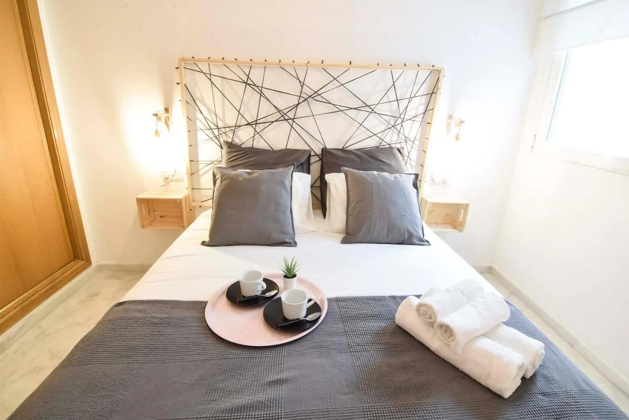 P&P Apartaments Carrera De Capuchinos Málaga Apartman