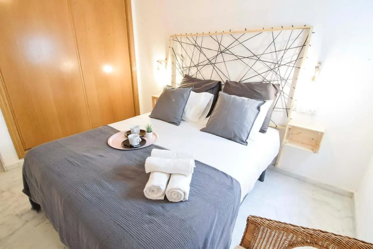 P&P Apartaments Carrera De Capuchinos Málaga Apartman