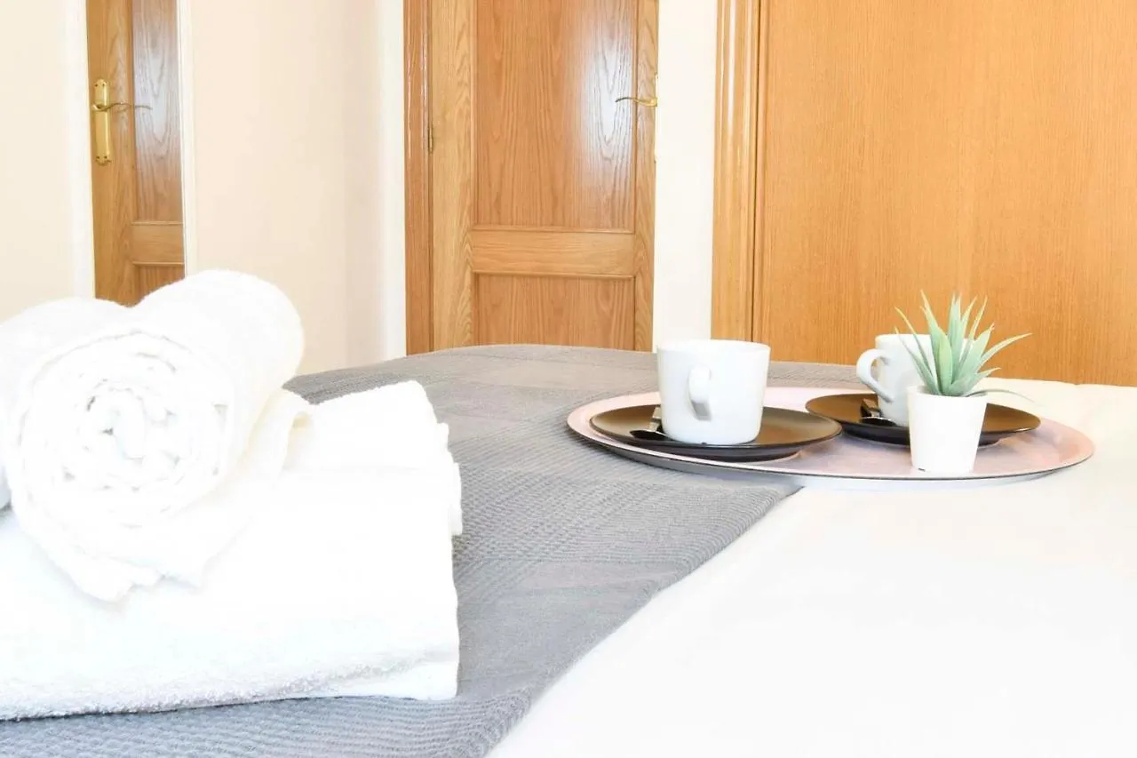 P&P Apartaments Carrera De Capuchinos Málaga Apartman
