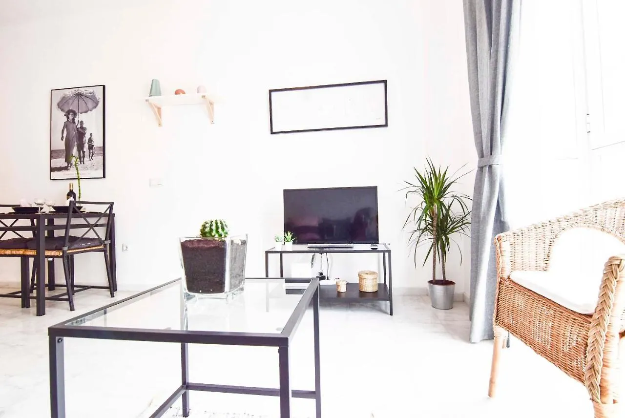 P&P Apartaments Carrera De Capuchinos Málaga Apartman